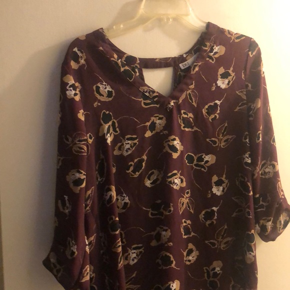 Perfect blouse for upcoming fall! Lightweight and soft - Picture 1 of 2